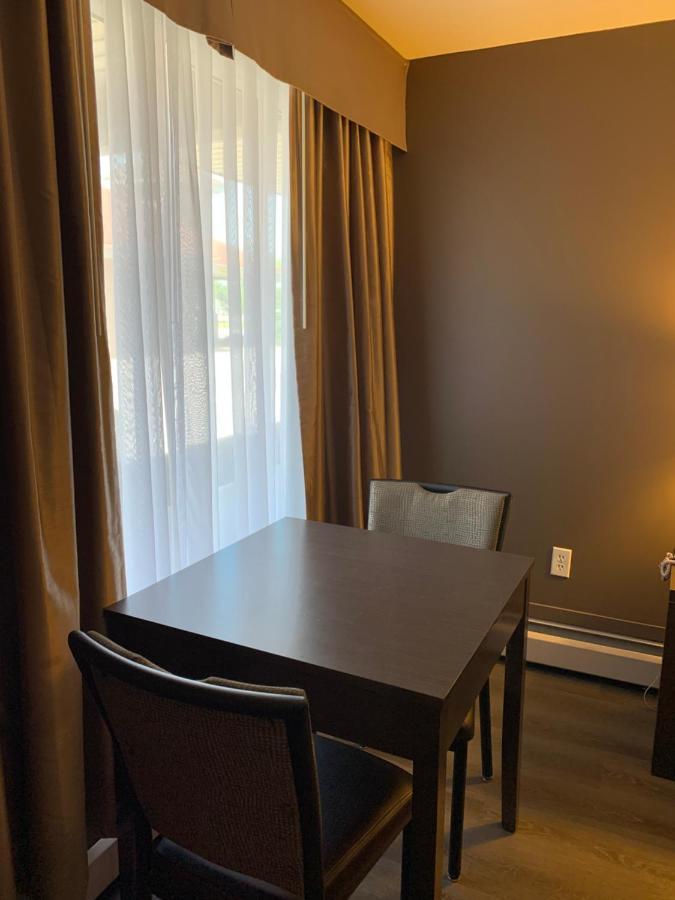 Econo Lodge Inn&Suites Lethbridge Esterno foto