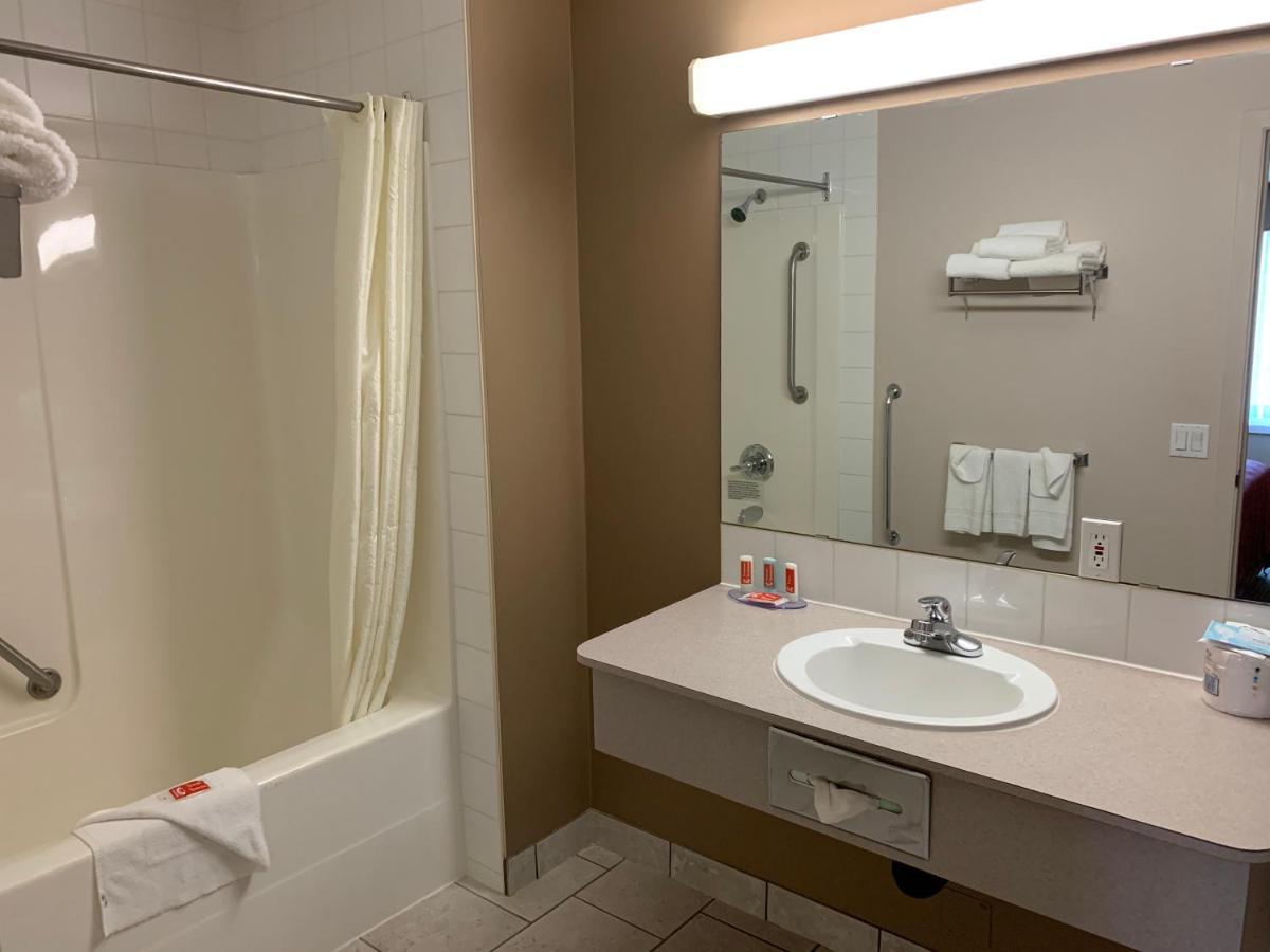 Econo Lodge Inn&Suites Lethbridge Esterno foto