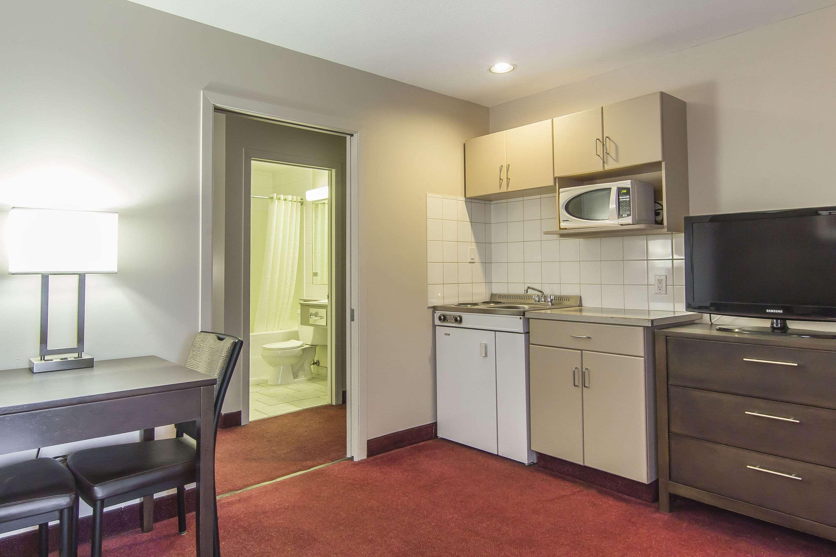 Econo Lodge Inn&Suites Lethbridge Esterno foto