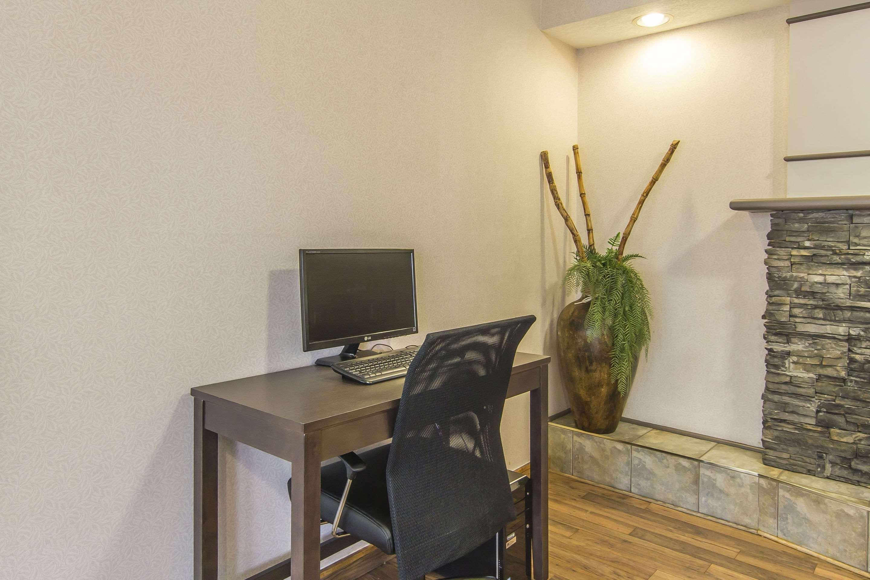 Econo Lodge Inn&Suites Lethbridge Esterno foto