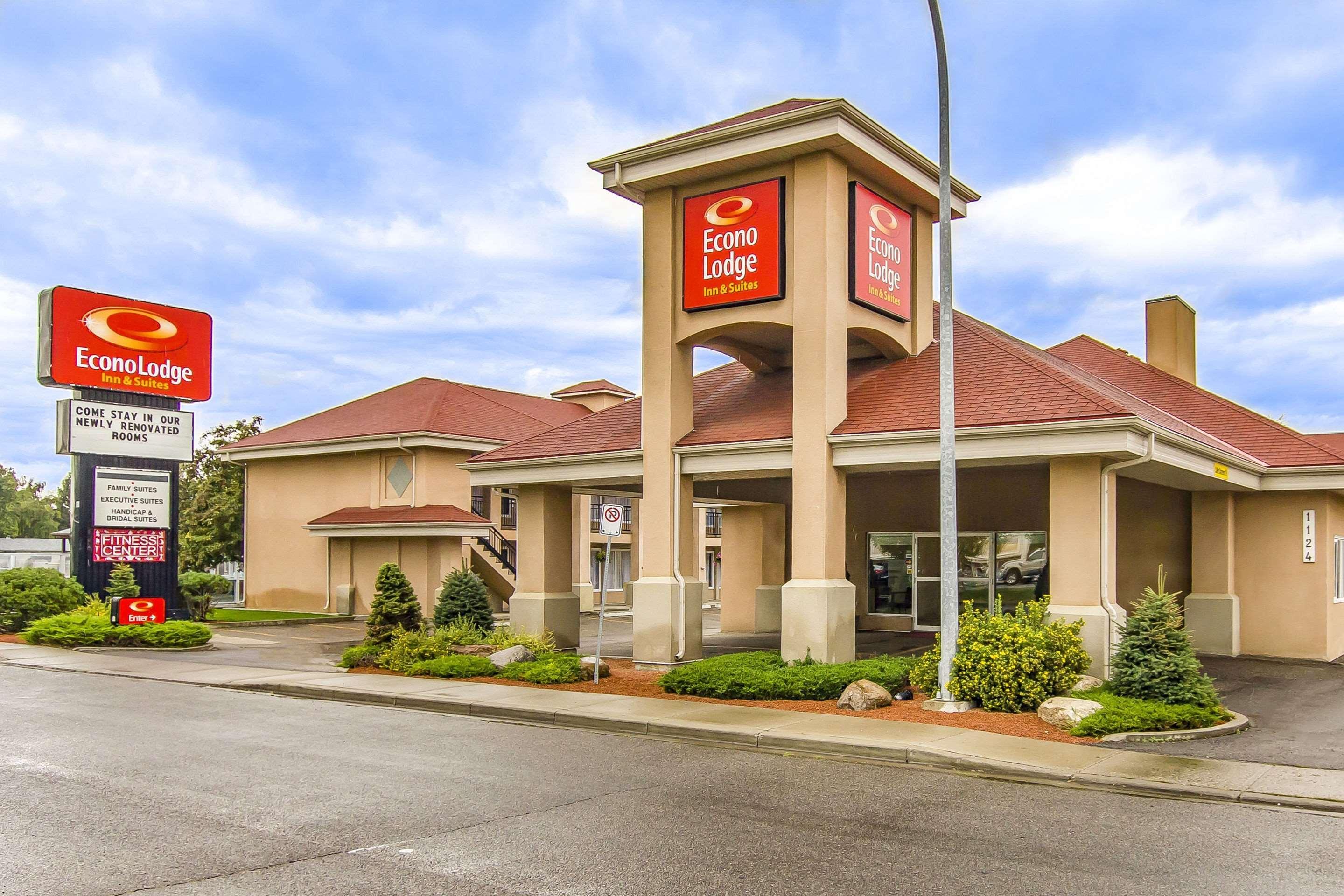 Econo Lodge Inn&Suites Lethbridge Esterno foto