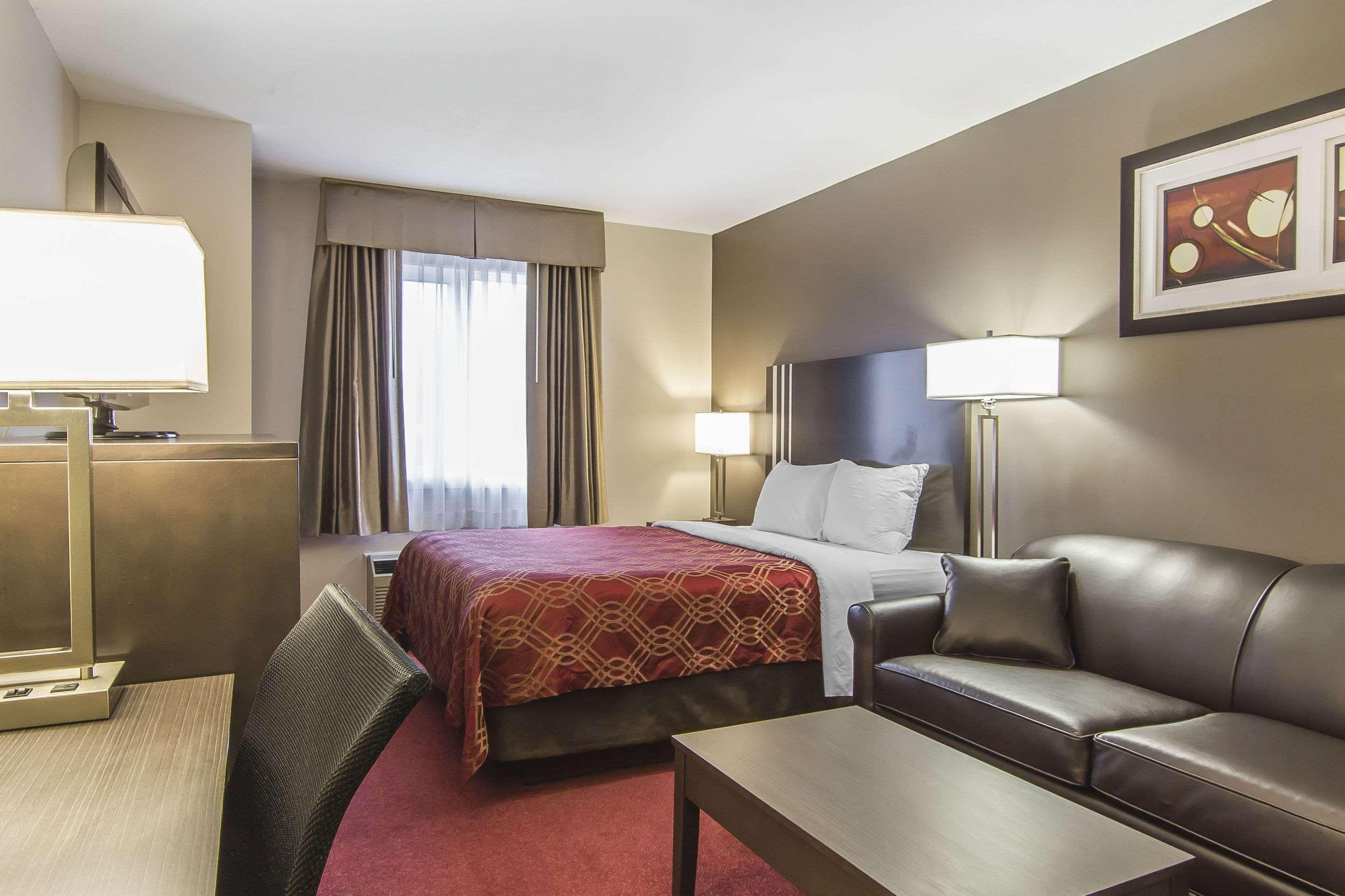 Econo Lodge Inn&Suites Lethbridge Esterno foto