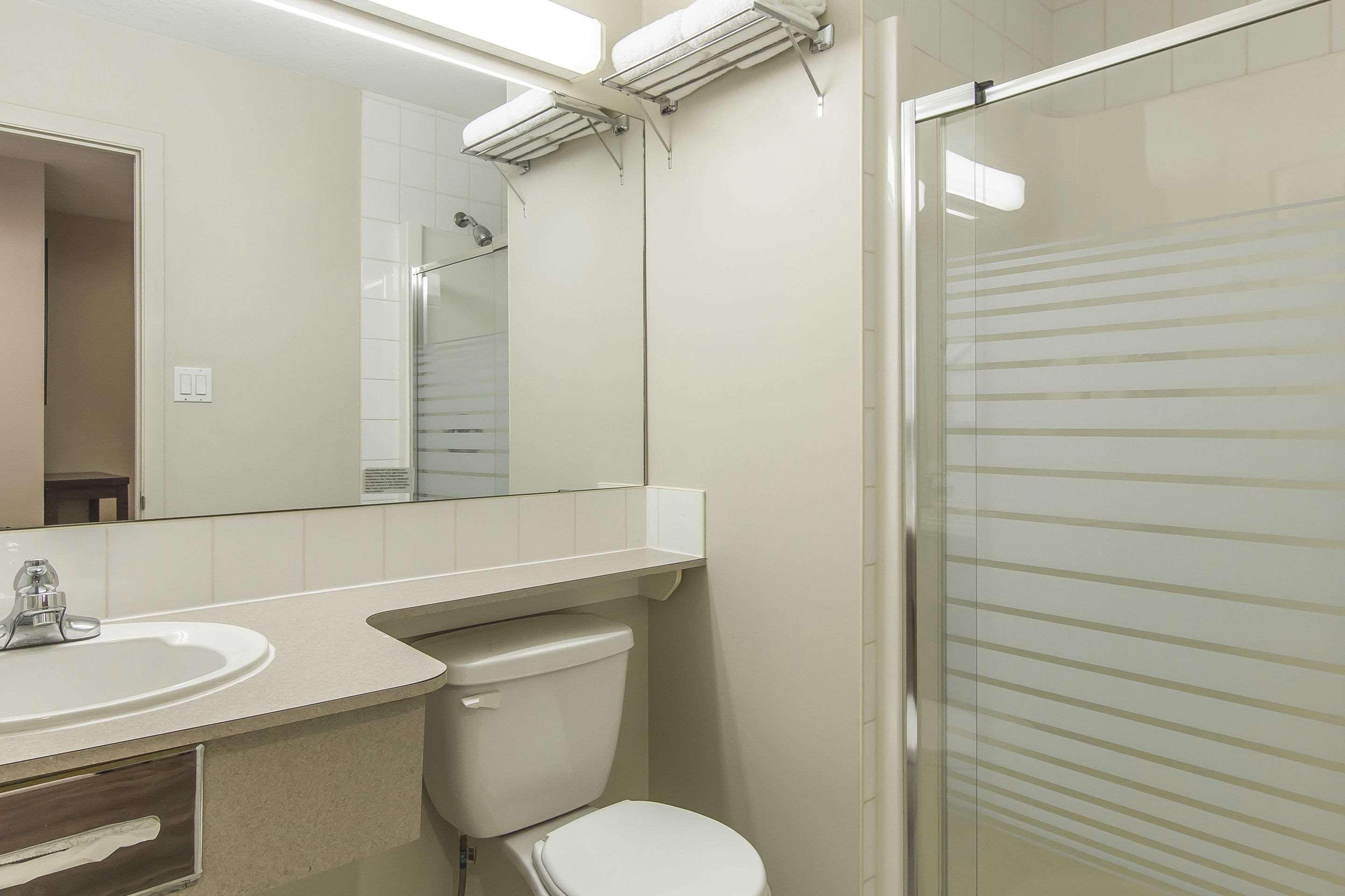 Econo Lodge Inn&Suites Lethbridge Esterno foto