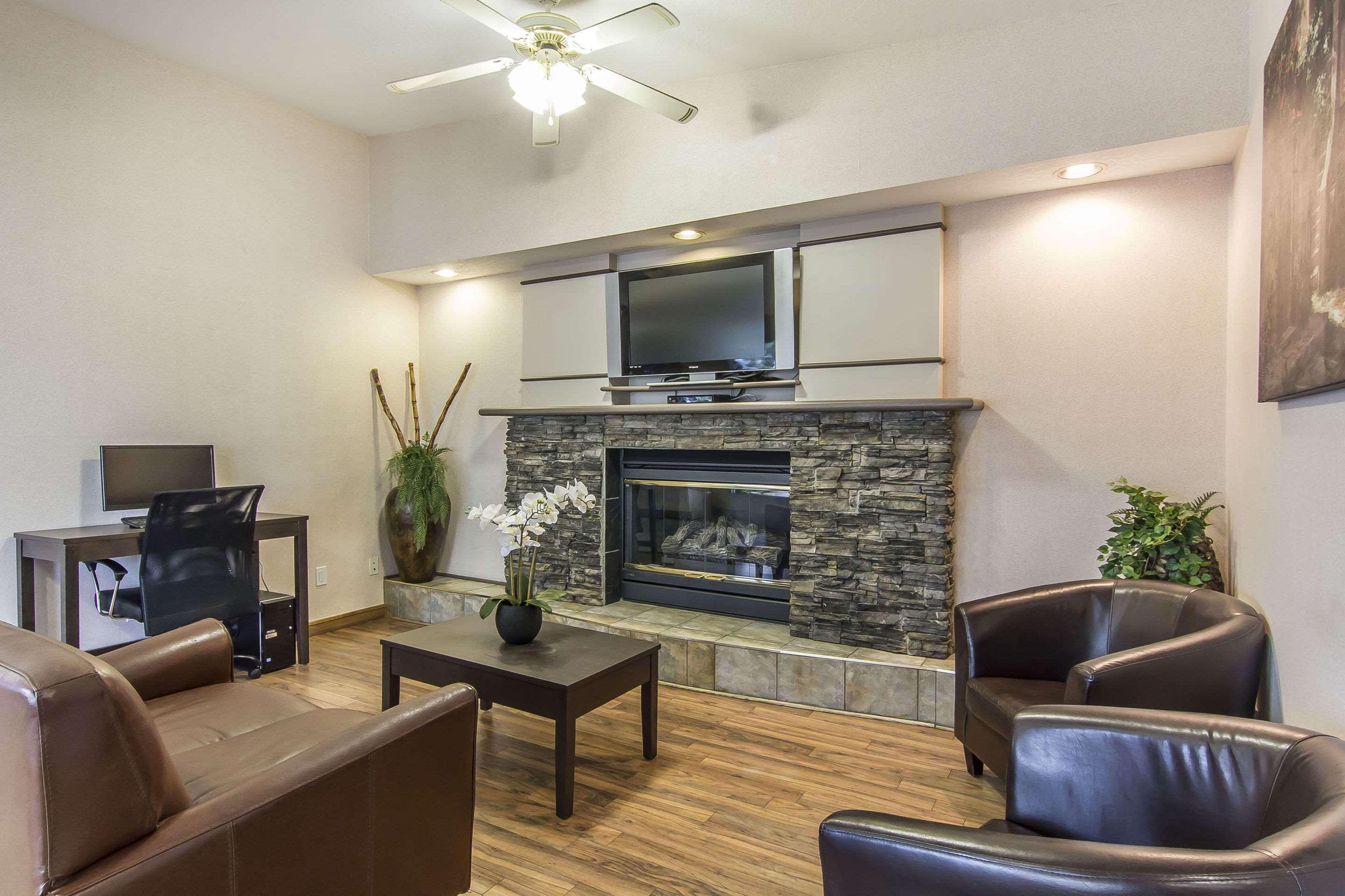 Econo Lodge Inn&Suites Lethbridge Esterno foto