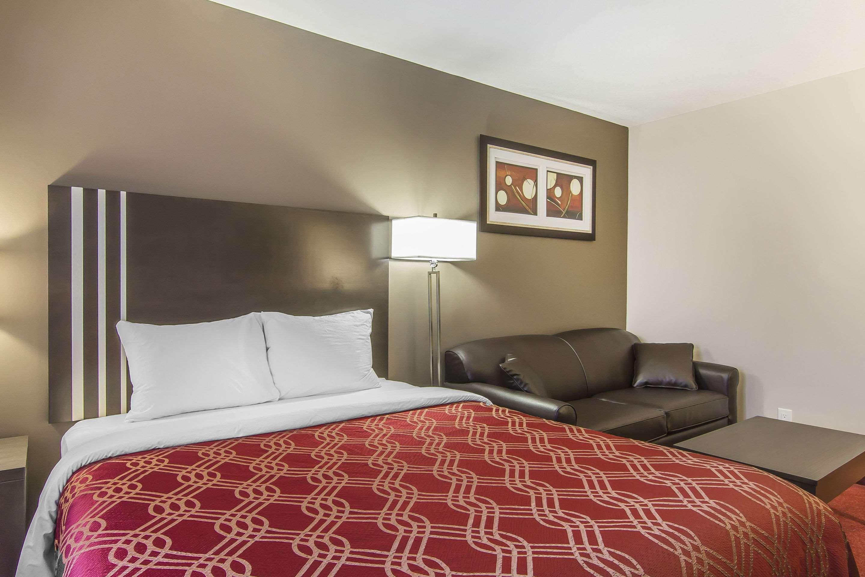 Econo Lodge Inn&Suites Lethbridge Esterno foto