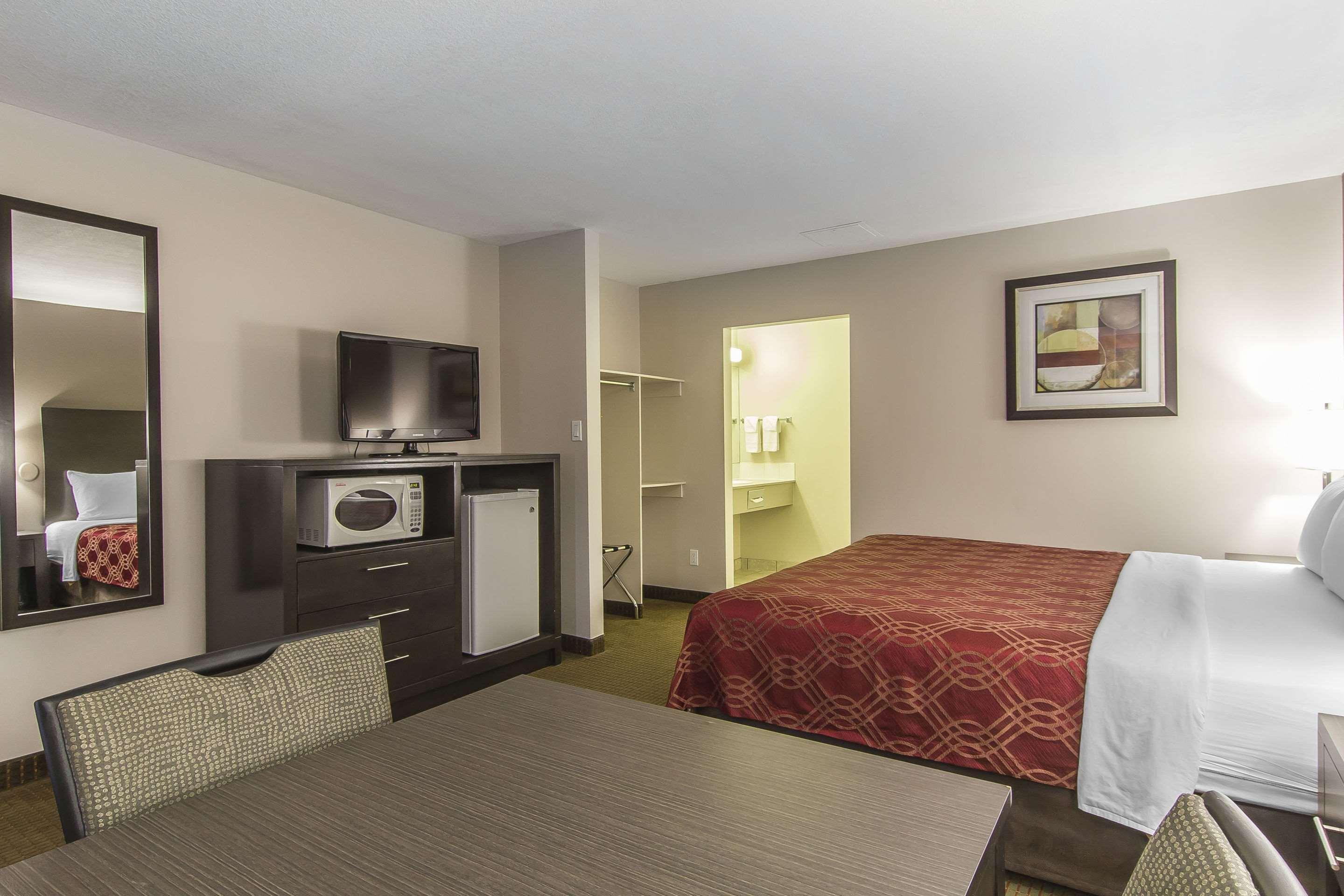 Econo Lodge Inn&Suites Lethbridge Esterno foto