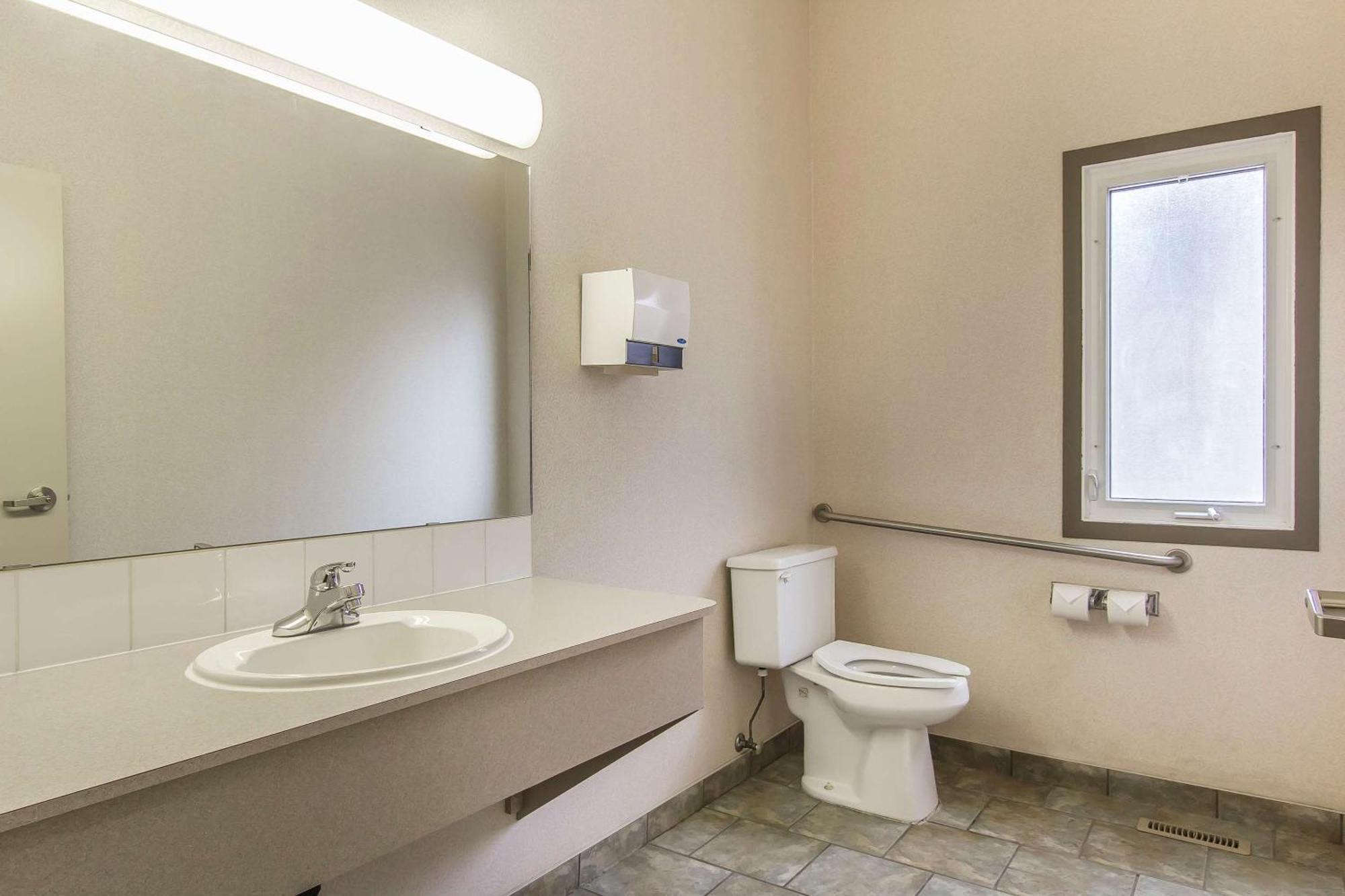 Econo Lodge Inn&Suites Lethbridge Esterno foto