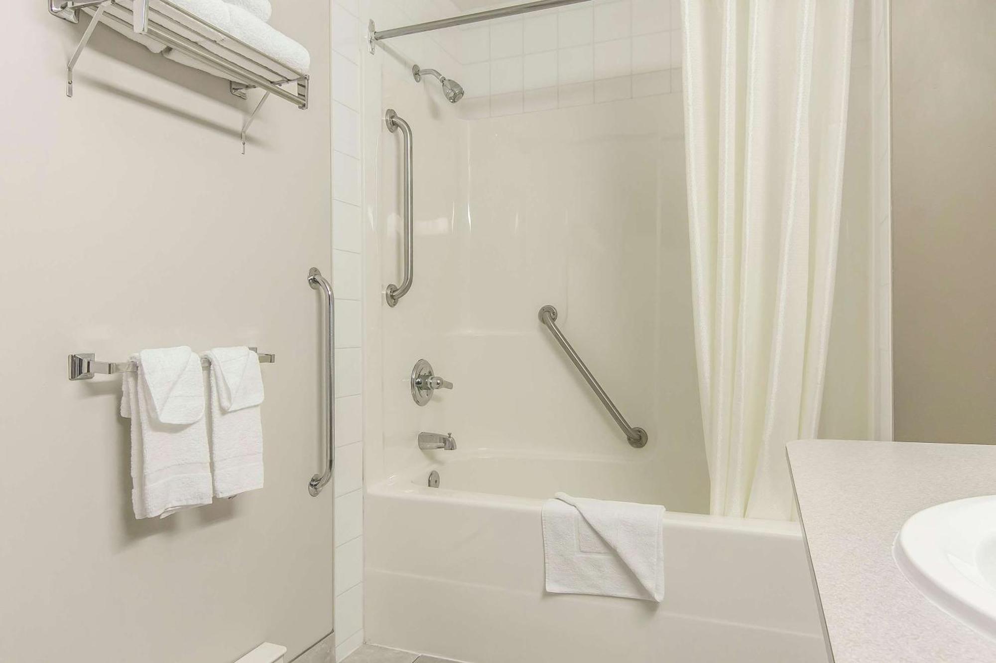 Econo Lodge Inn&Suites Lethbridge Esterno foto