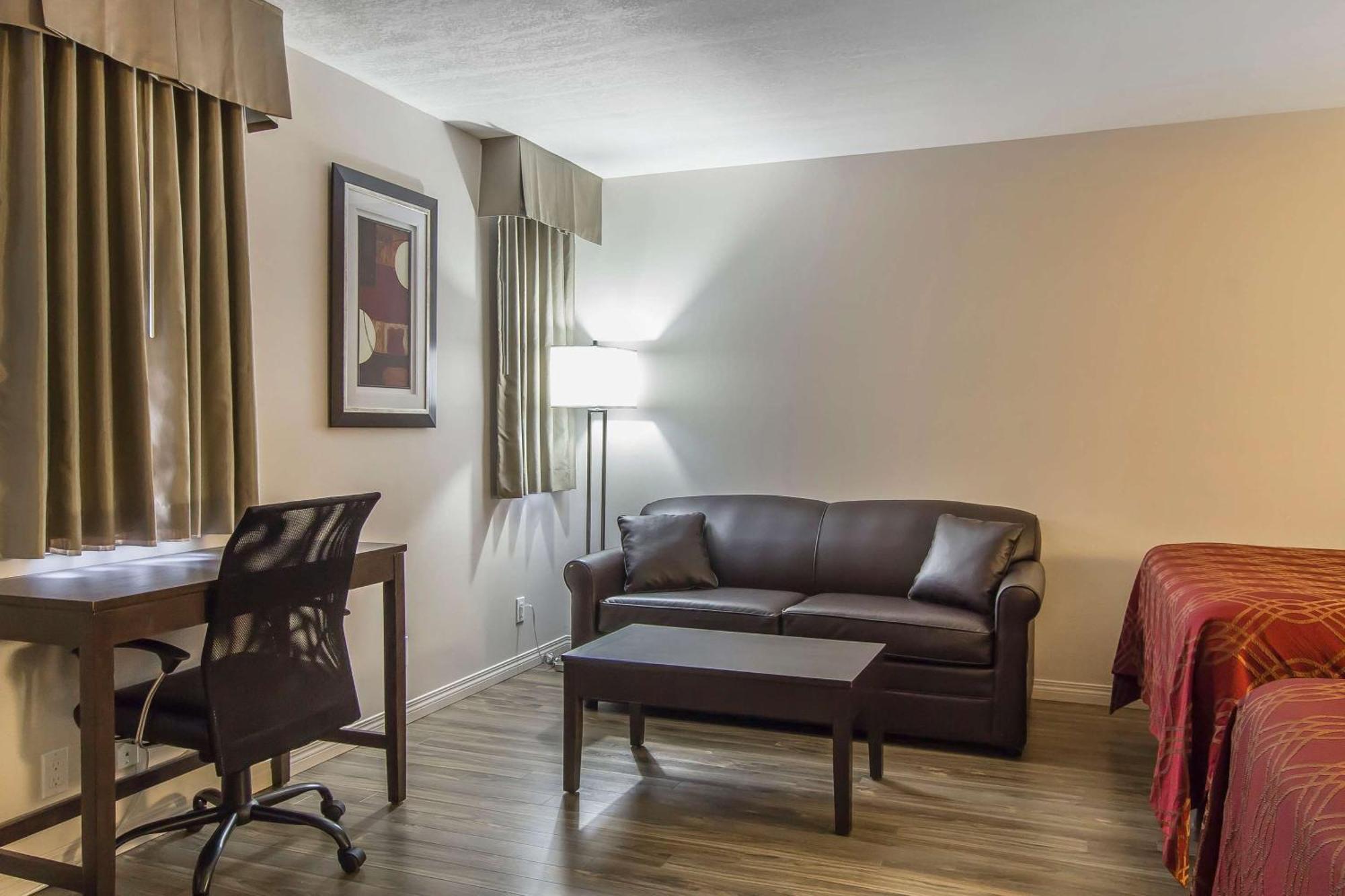 Econo Lodge Inn&Suites Lethbridge Esterno foto