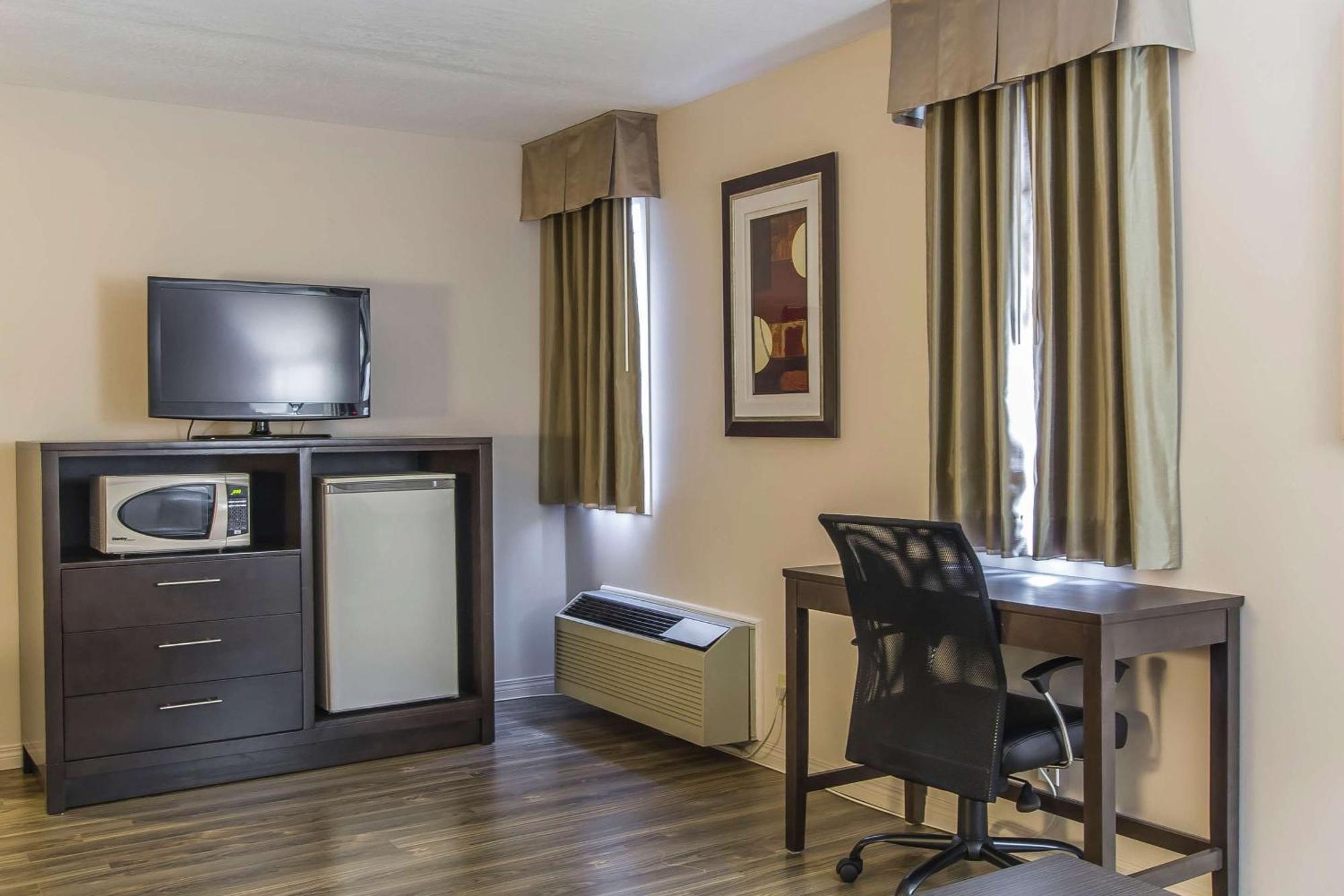 Econo Lodge Inn&Suites Lethbridge Esterno foto
