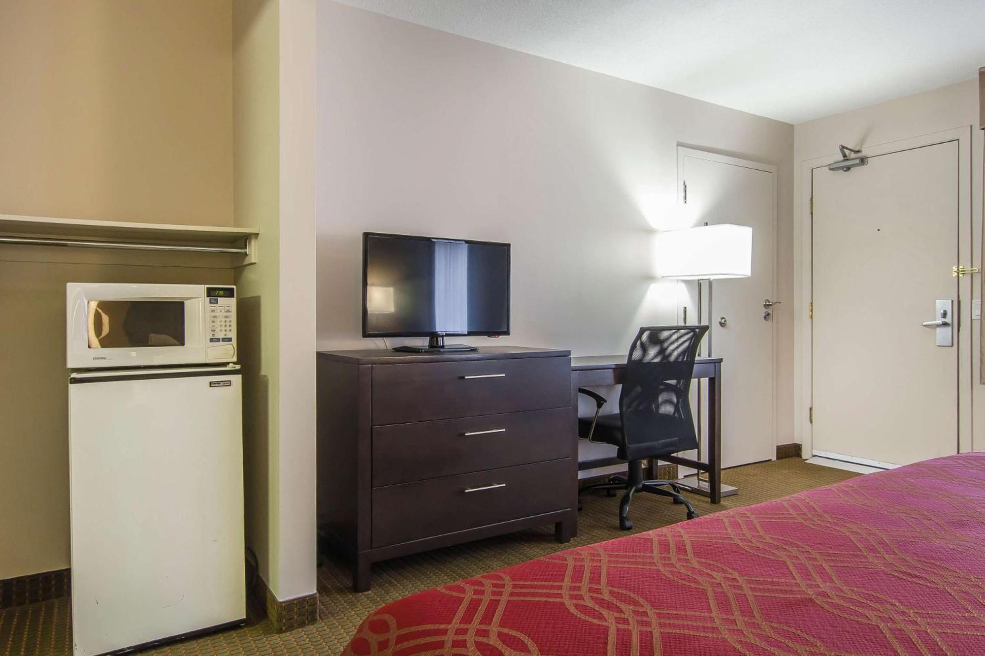 Econo Lodge Inn&Suites Lethbridge Esterno foto