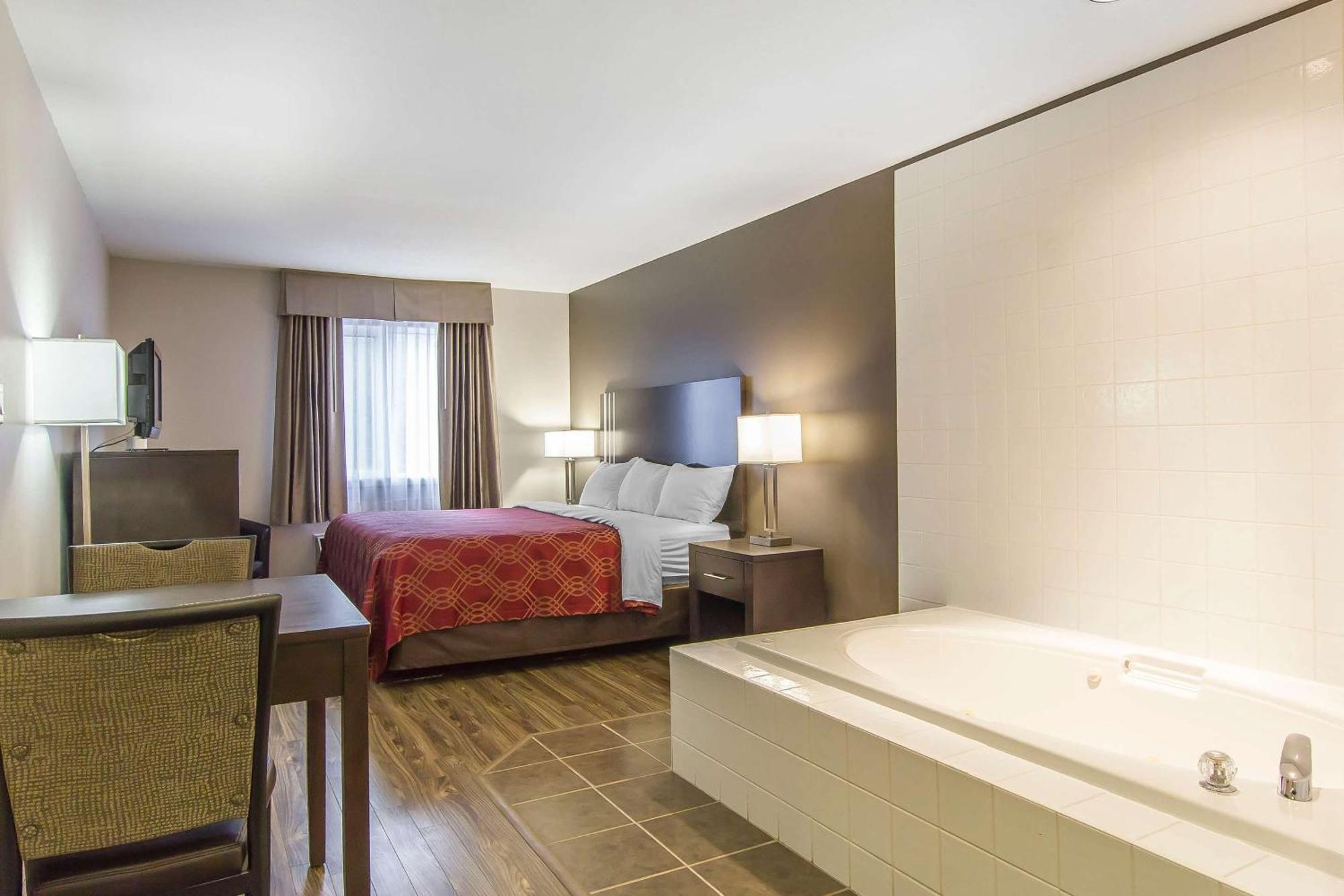 Econo Lodge Inn&Suites Lethbridge Esterno foto