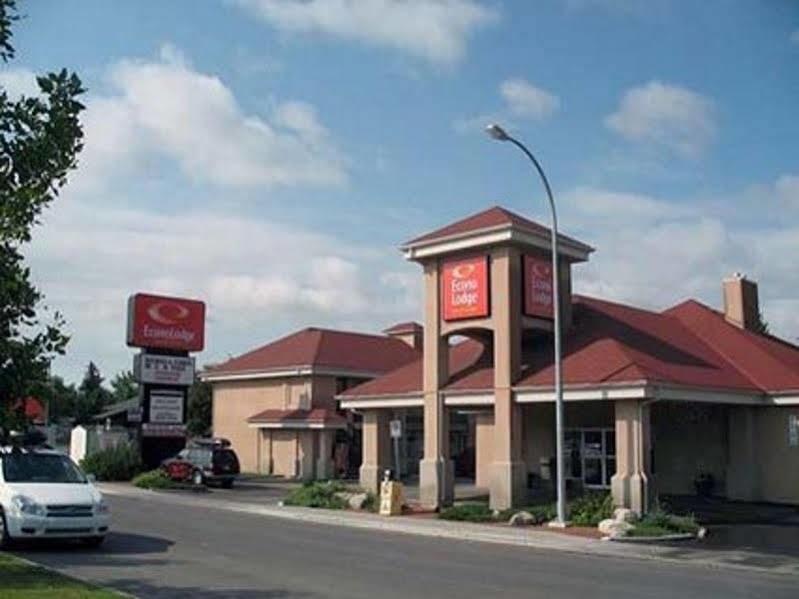 Econo Lodge Inn&Suites Lethbridge Esterno foto